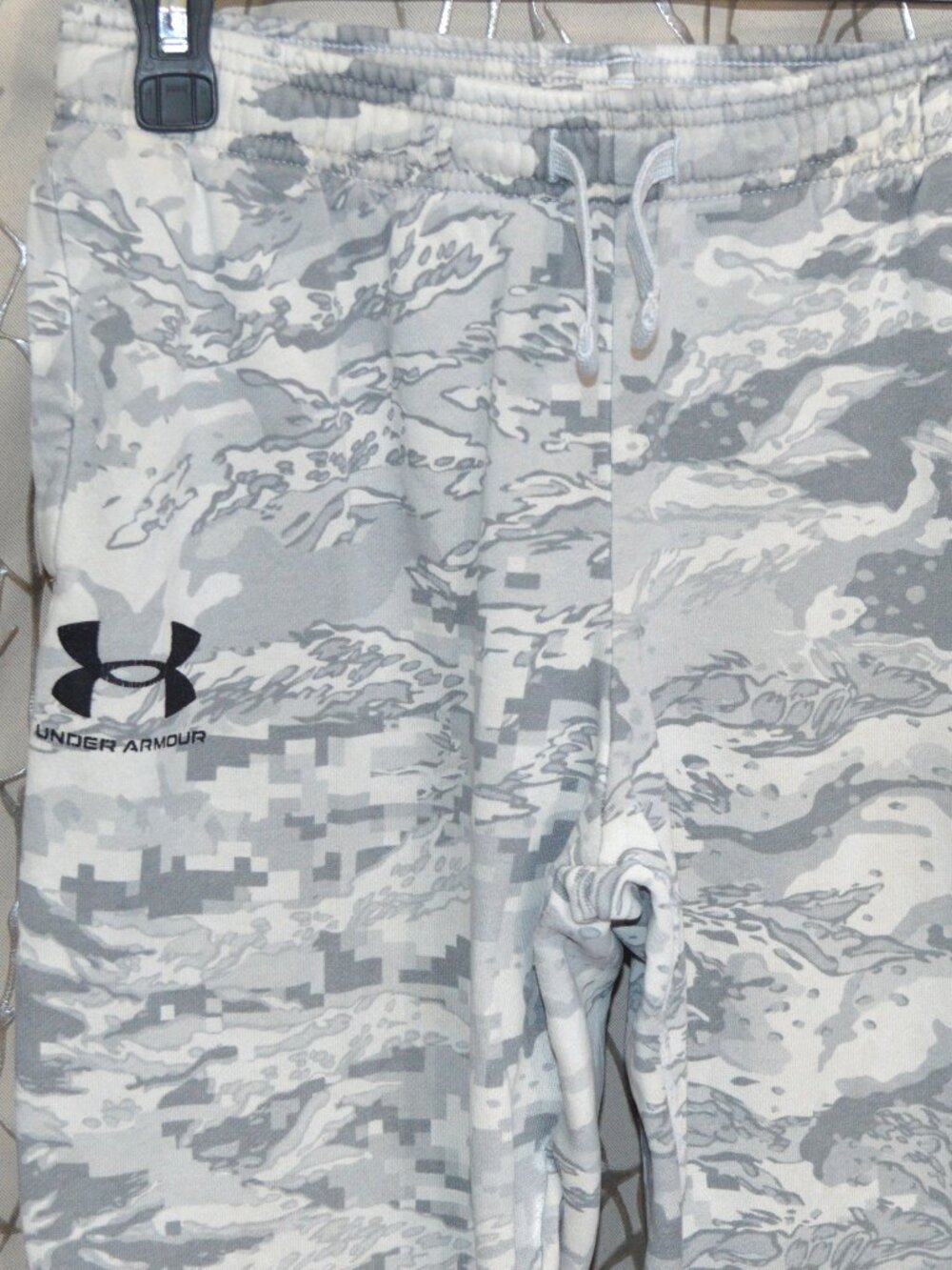 Under Armour Camo Sweatpants – Youth Large
